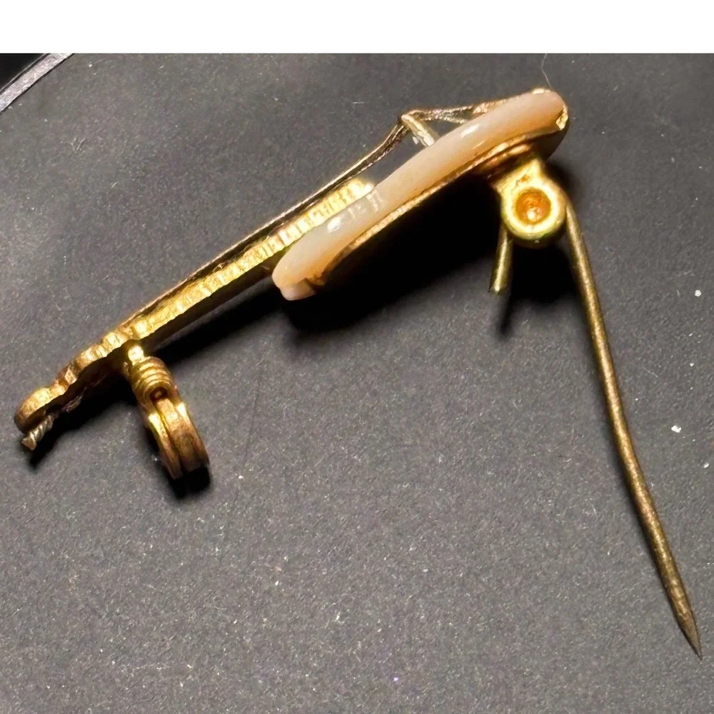 Vintage Mother of Pearl Violin Brooch Gold Tone Musical Instrument Pin Novelty